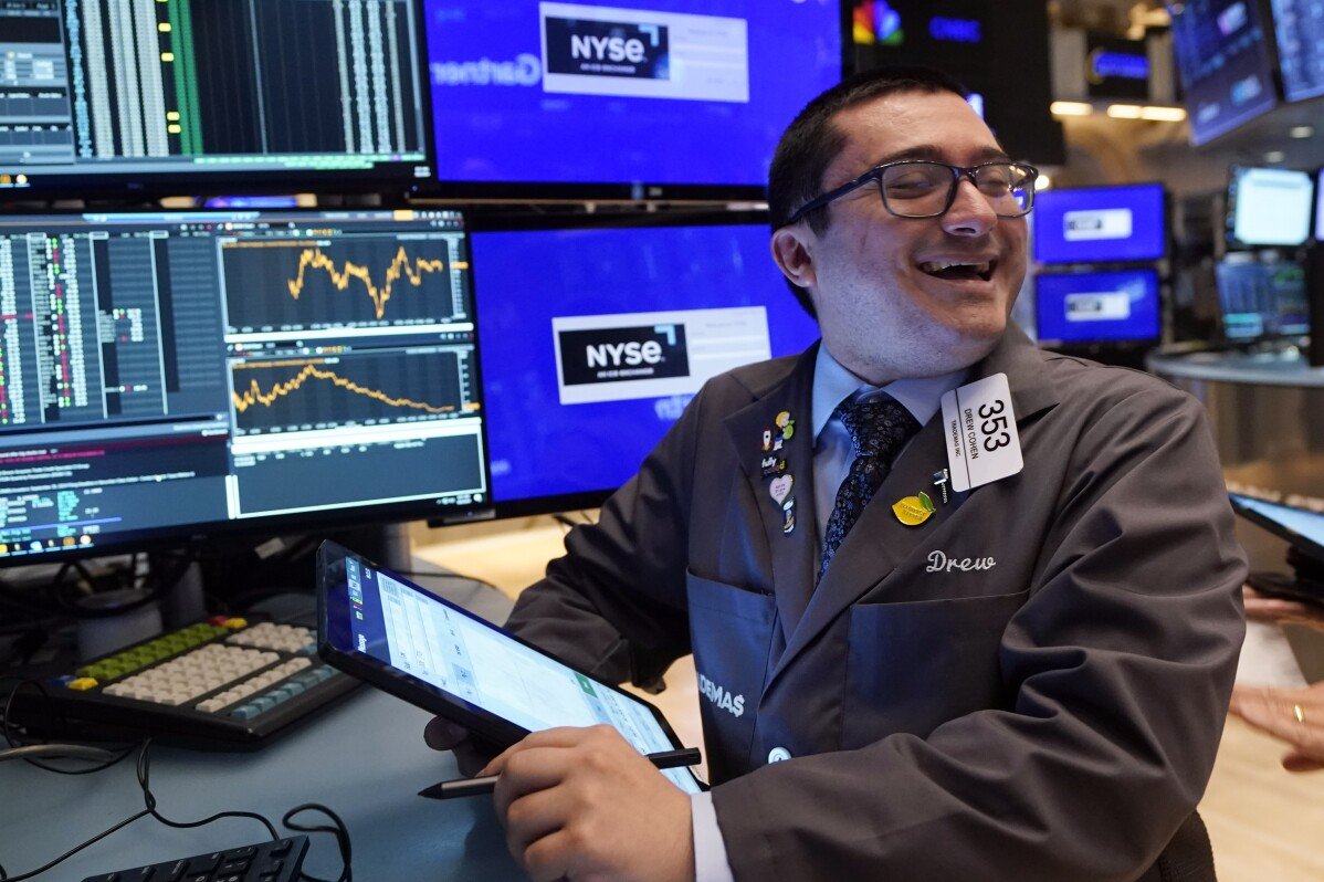 Wall Street scivola dopo che un rally mattutino svanisce mentre alcuni dei favoriti dell'IA di mercato scendono